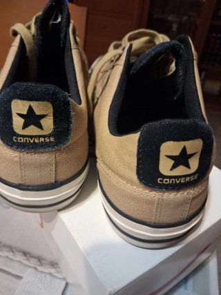 Zapatillas Converse. Color marrón - caqui.
