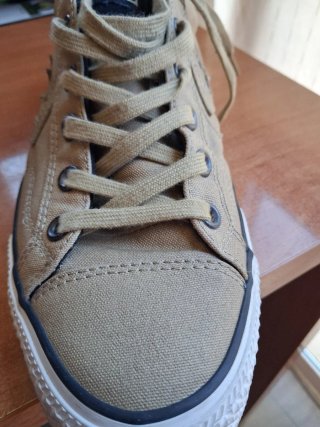 Zapatillas Converse. Color marrón - caqui.