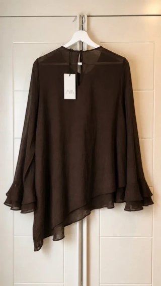 Blusa Zara marrón volantes asimétrica talla S