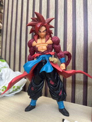 Figura Goku SSJ4 Limit Breaker