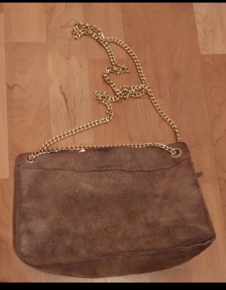 Bolso marrón con flecos y cadena dorada.Nuevo