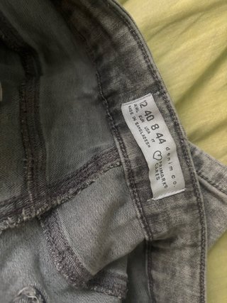 Pantalón vaquero gris
