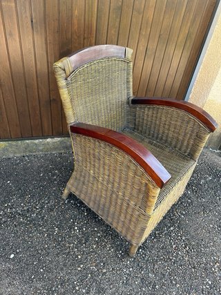 Butaca de mimbre y madera