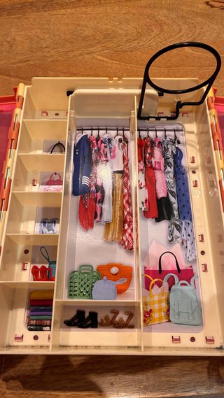 Guardaroba Barbie con Abbigliamento e Accessori