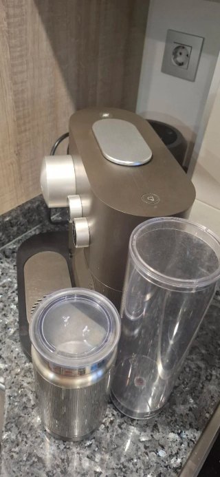 Cafetera Nespresso Expert&Milk De'Longhi