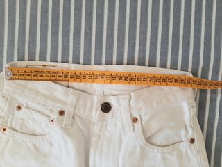 Bermuda Levi's Mujer Talla 24-25 Blanca.