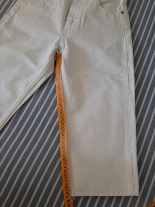 Bermuda Levi's Mujer Talla 24-25 Blanca.