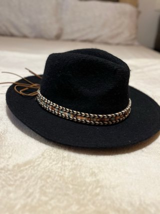 Sombrero Negro con Banda Trenzada