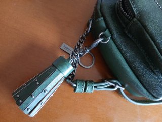 Bolso Pepe Jeans verde con tachuelas