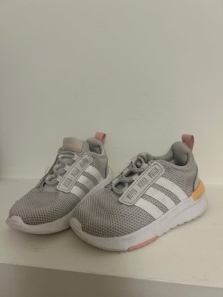Tênis Adidas cinza tam 20