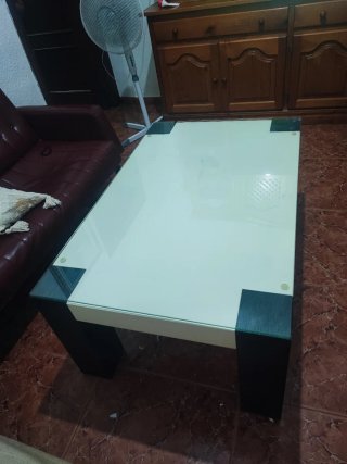 Mesa de centro cristal y patas negras