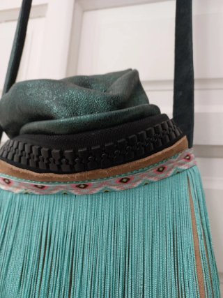 Bolso artesanal flecos verde