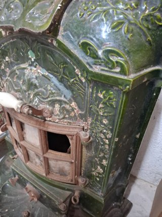Estufa antigua Salamandra verde