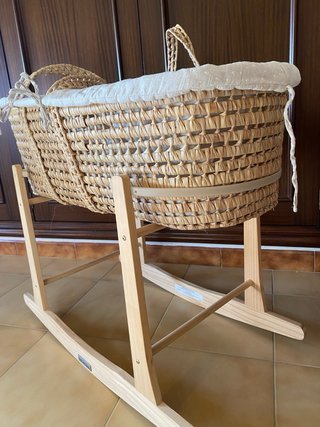 Cuna moisés / cesto de mimbre con balancín