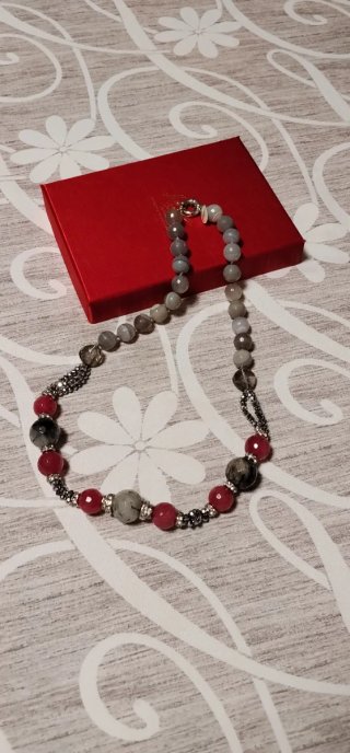 Collana artigianale perle grigie e rosse