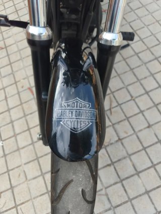 Harley Davidson Sportster 883R Negra