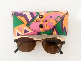 Occhiali da sole Vogue vintage con custodia