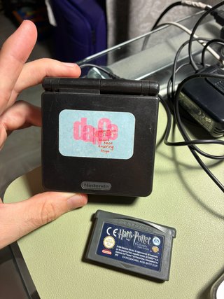 GameBoy Advance SP Negra + Cargador + Harry Potter