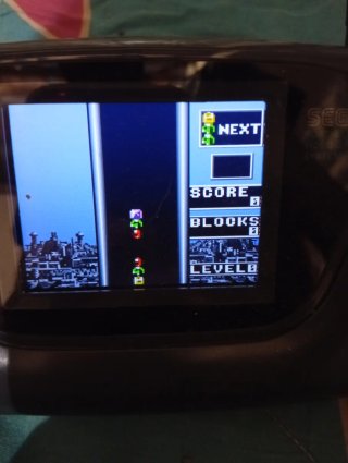 Consola SEGA Game Gear con cargador y juego