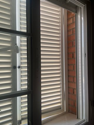 Contraventana aluminio blanca