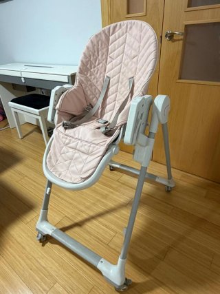 Trona reclinable, plegable y ajustable.