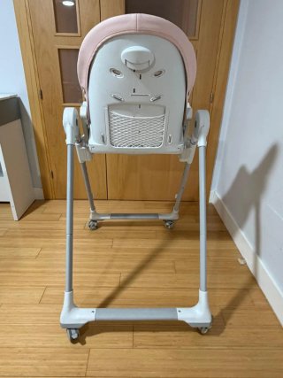 Trona reclinable, plegable y ajustable.