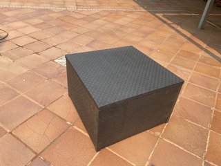 Tavolo ausiliario Naterial in rattan sintetico