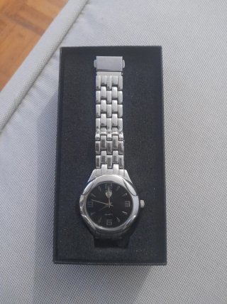 Reloj de hombre plateado y negro