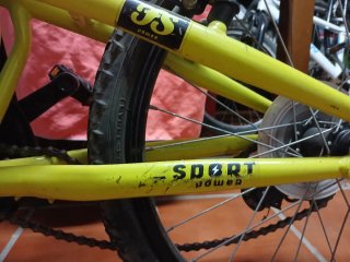 Bicicleta infantil amarilla