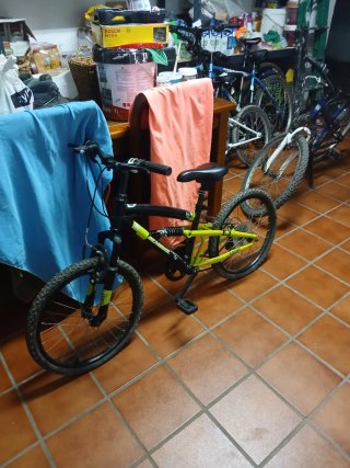 Bicicleta infantil amarilla