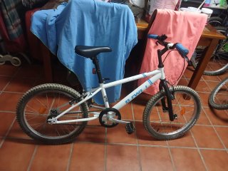 Bicicleta infantil amarilla