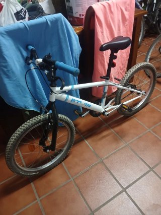 Bicicleta infantil amarilla