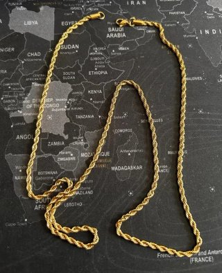 Collana in acciaio dorata