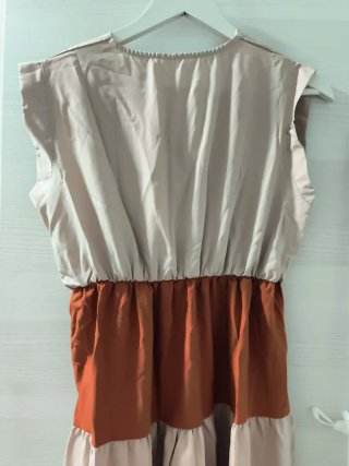 Vestido de verano mujer beige y blanco