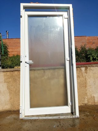 Puerta PVC con cristal