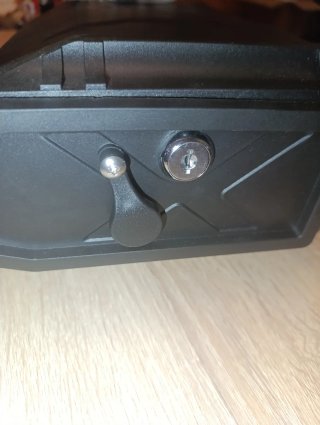 Caja herramientas BMW GS con llaves y soportes