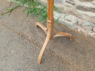 Perchero de madera antiguo