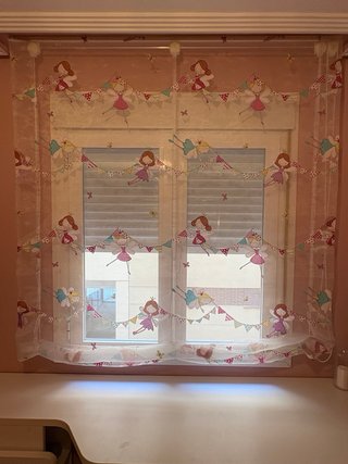 Estor infantil rosa con hadas y banderines