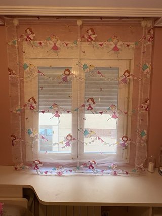 Estor infantil rosa con hadas y banderines