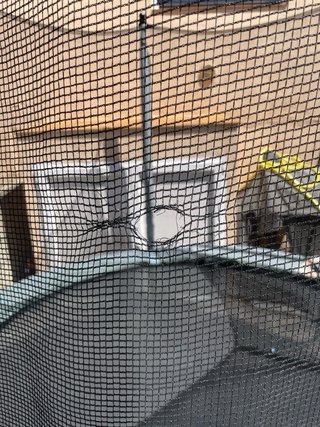 Cama elástica con red de seguridad