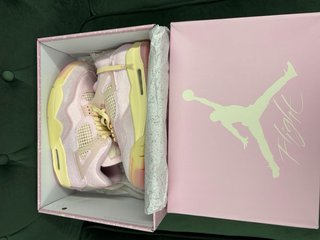 Zapatillas Jordan 4 Rosa y Amarillo