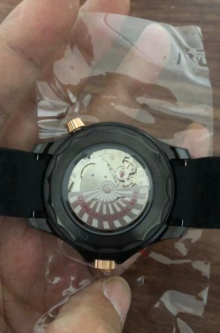 Omega Seamaster Negro y Oro