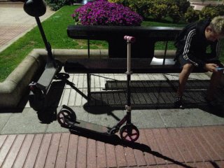 Patinete plegable rosa comprado hace 1 año y medio