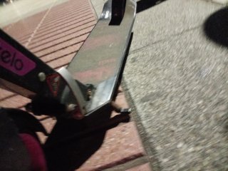 Patinete plegable rosa comprado hace 1 año y medio