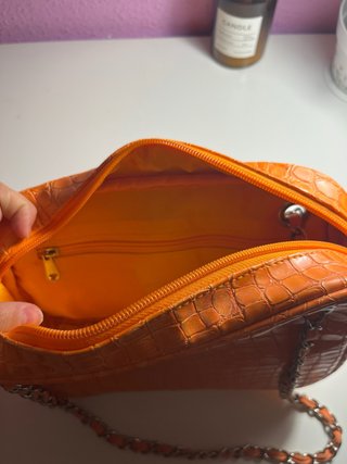 Bolso naranja efecto piel cocodrilo