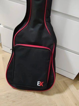 Guitarra C-16 con funda