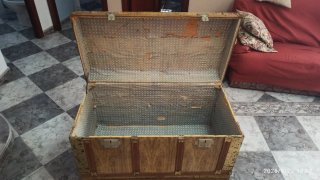 Baúl antiguo madera y metal