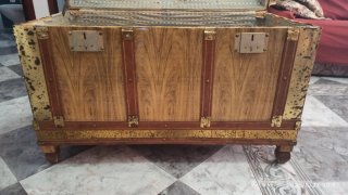 Baúl antiguo madera y metal