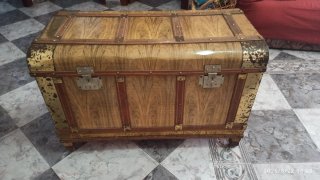 Baúl antiguo madera y metal