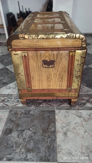 Baúl antiguo madera y metal